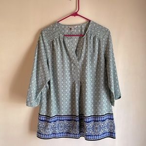 Cute tunic - wear with jeans or dress pants. Great colors and shoulder detail.